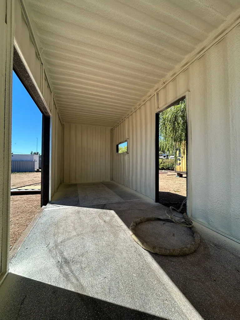 Casa container aisalda termicamente con poliuretano proyectado